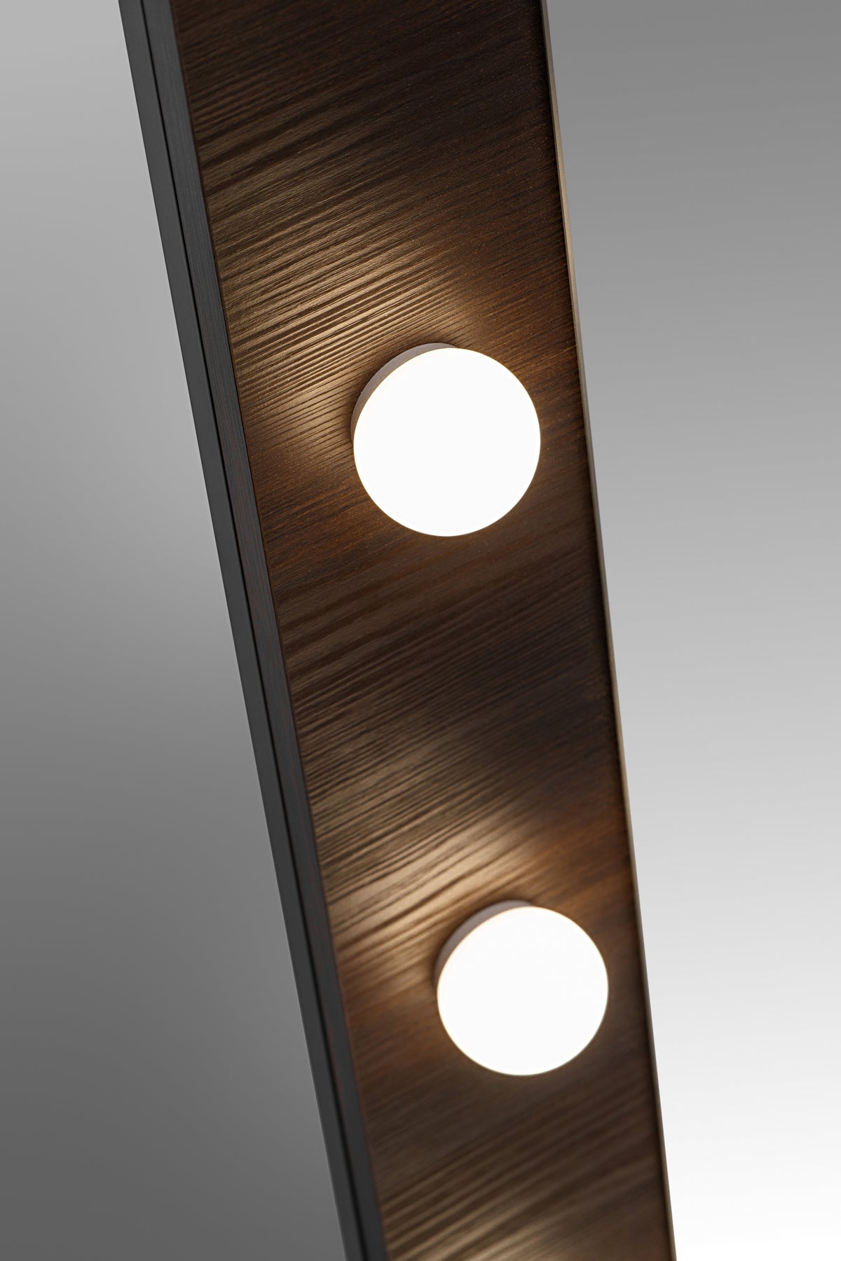 Dorothy Ristretto LED Mirror 60 cm – Ristretto Oak, Hollywood Bulb Lights
