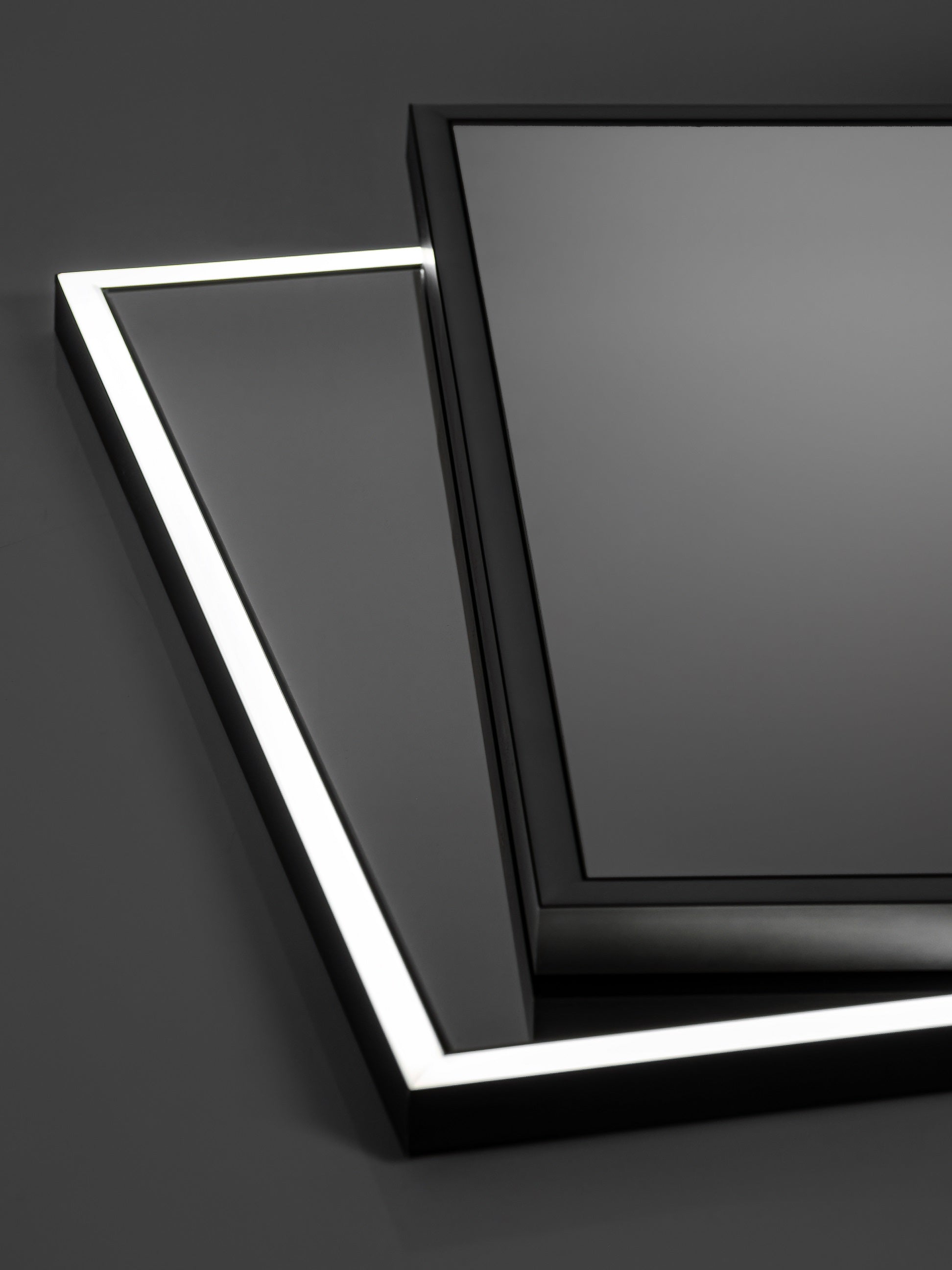 Alice Mirror LED 80 – Graphite, 68 x 83 cm