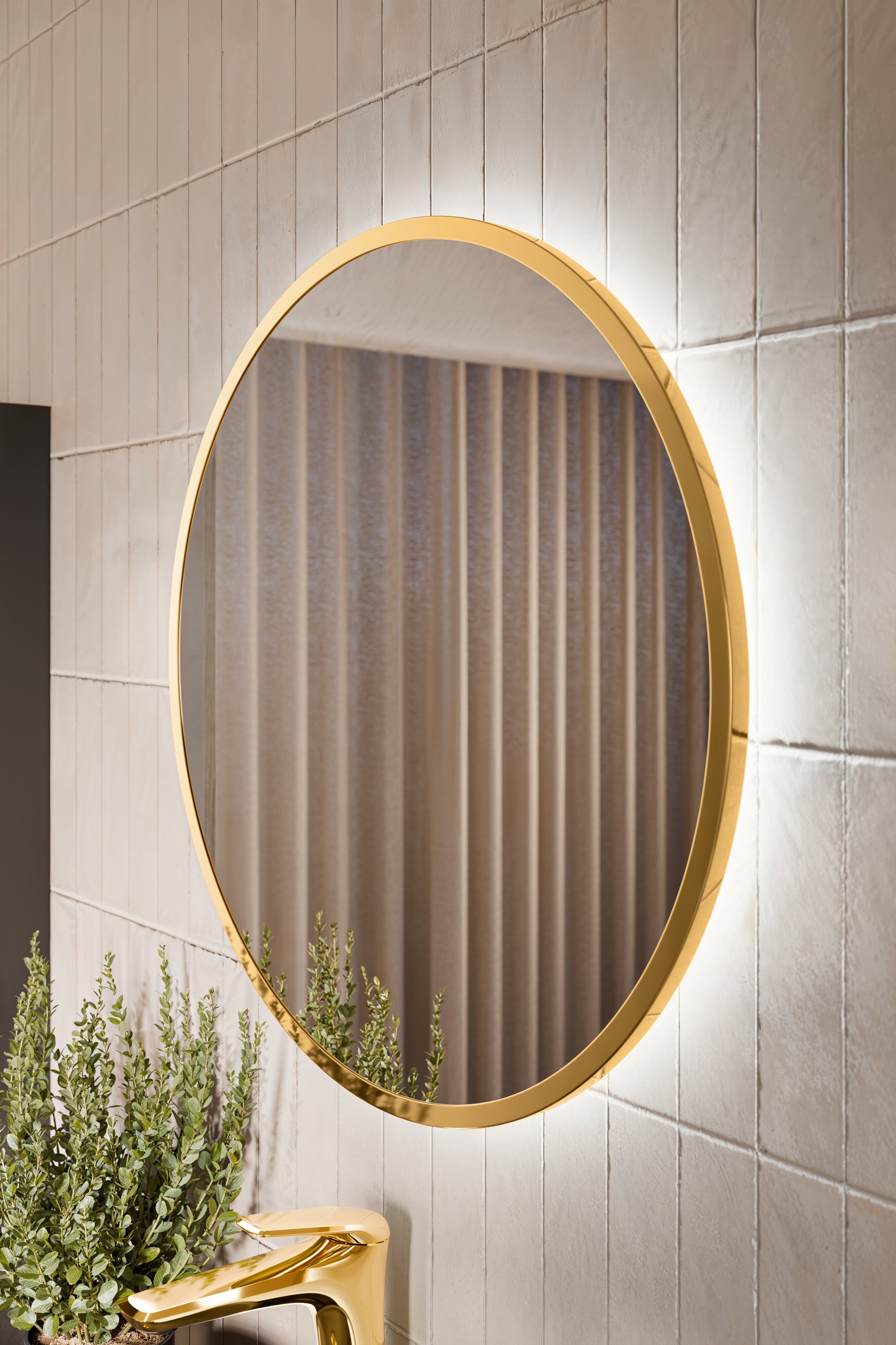 Hestia 80 – Round LED Bathroom Mirror with Gold Aluminium Frame, 80 cm