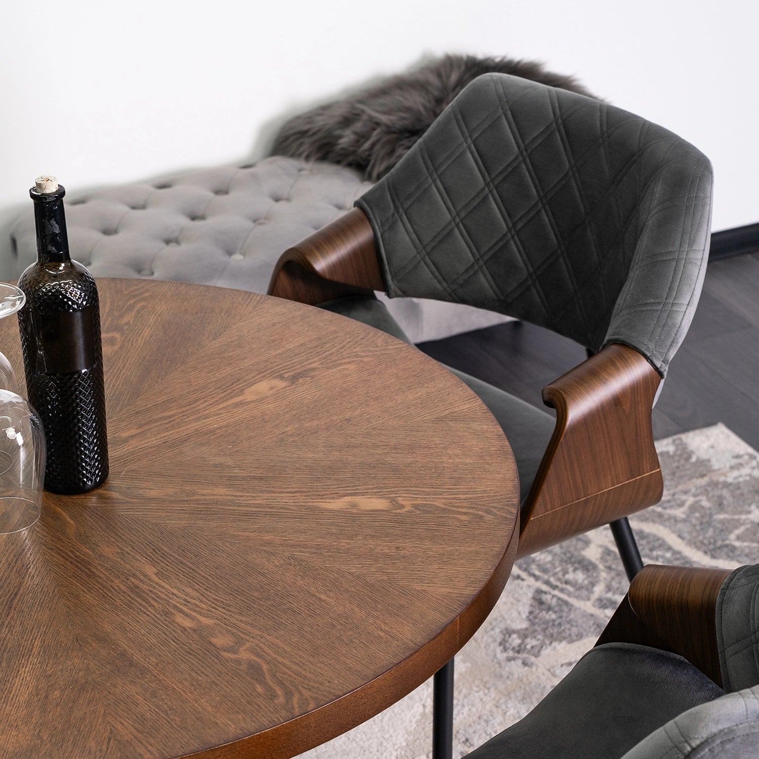 Elite DAKOTA Gray/Walnut Velour Chair – A Blend of Modern & Classic Elegance