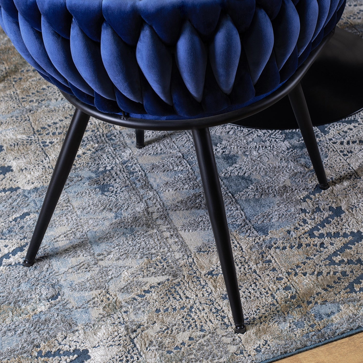 Elite EMPOLI Navy Blue Velvet Chair – Luxurious Comfort & Modern Elegance